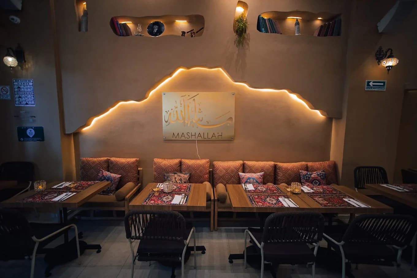 Restaurante Anatolia - Mobiliario y tapicería contemporánea